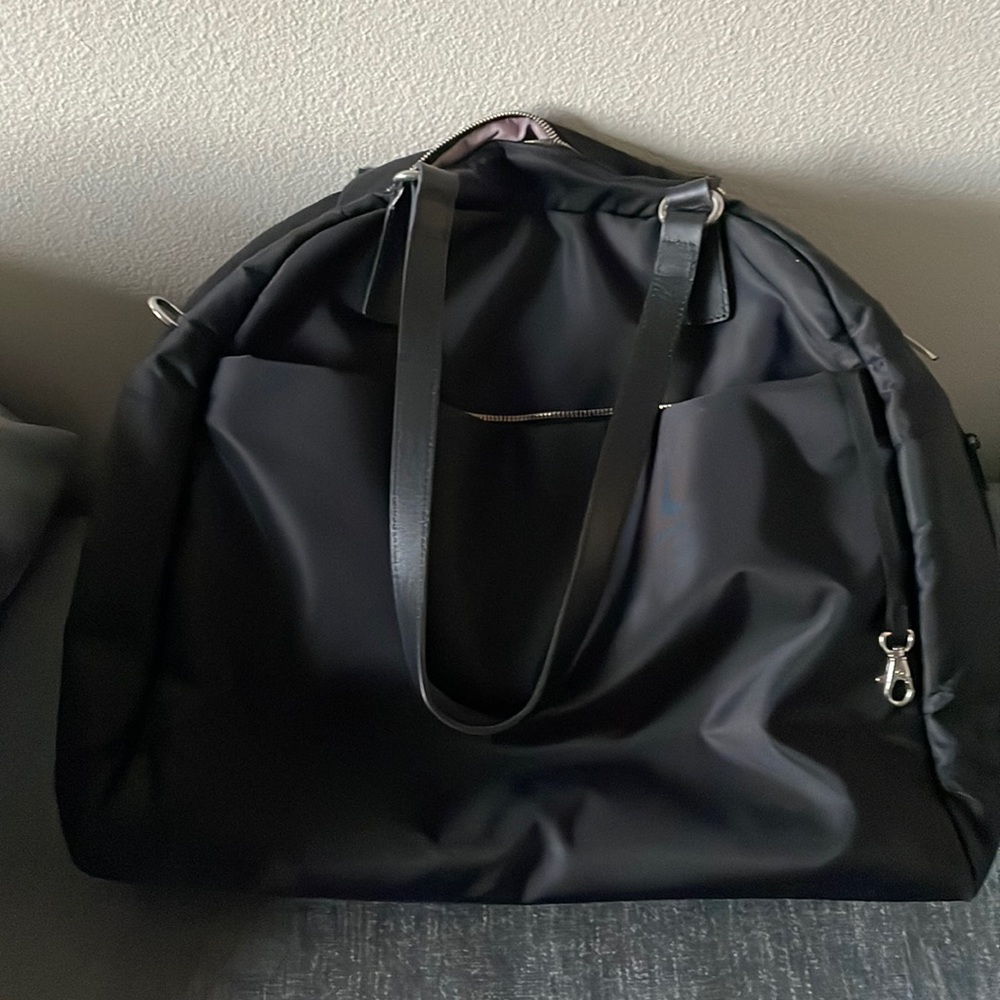 Lo and Sons OMG travel bag